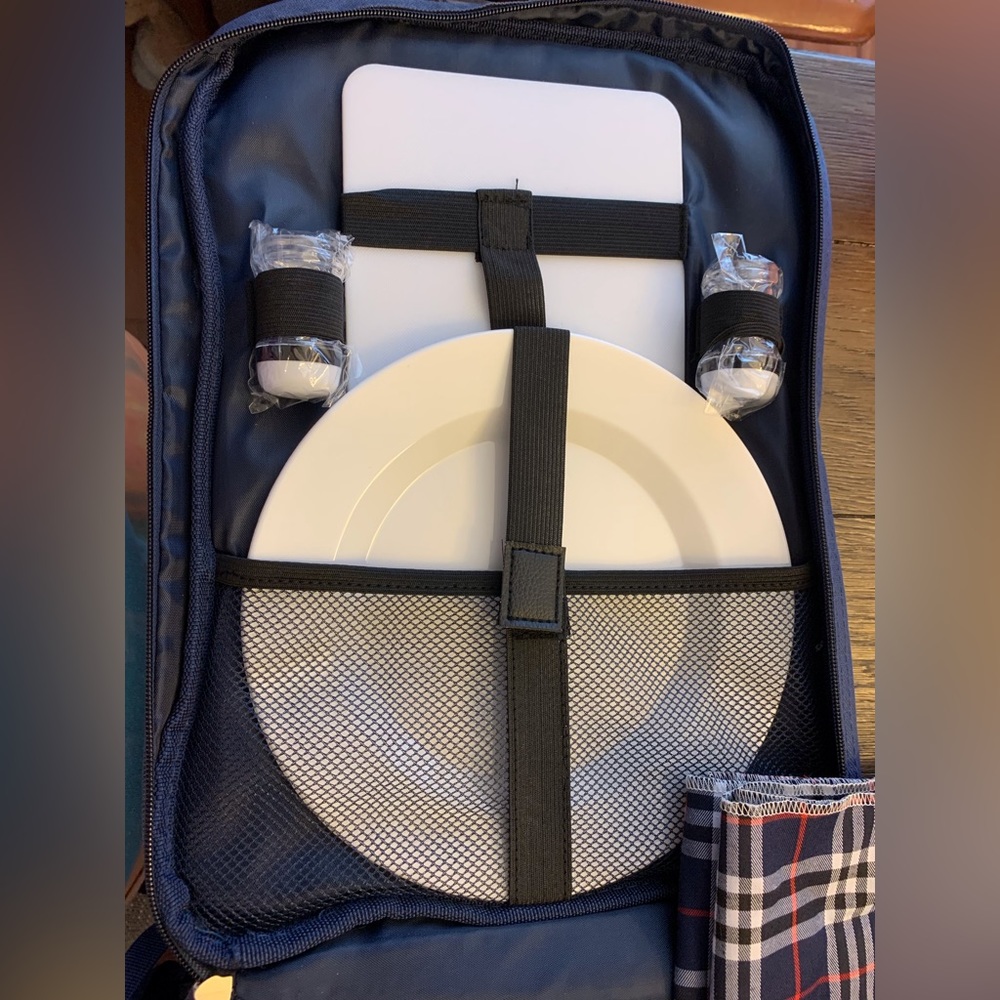 Picnic Backpack for 2 w/Bottle Holder & Blanket Insulated Pocket - Picture 7 of 9